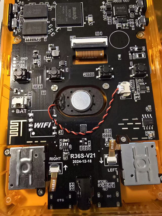 Original R36S motherboard V21 (2024-12-18) with Rockchip RK3326 and two RAM chips